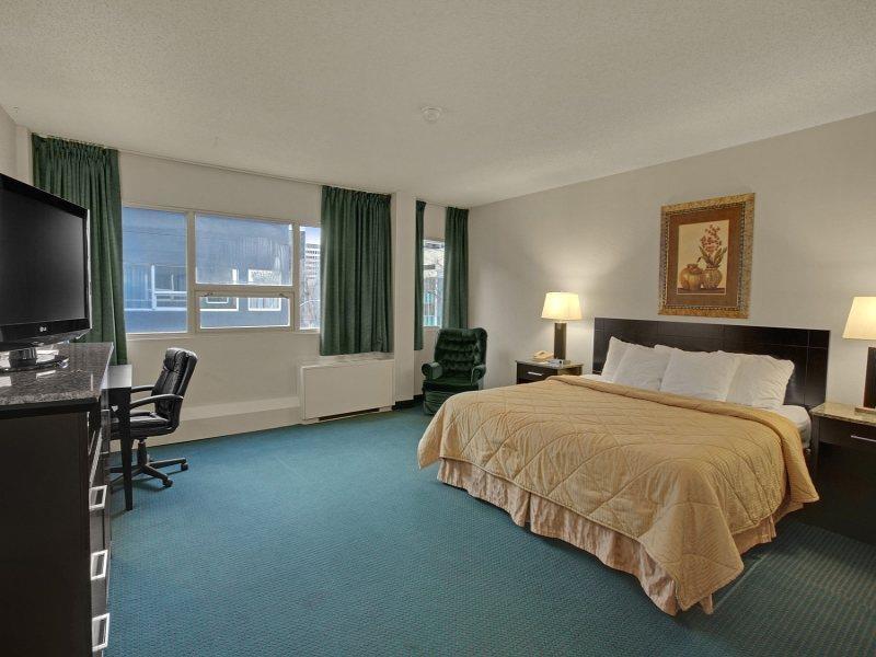 Comfort Inn & Suites Downtown Edmonton Exterior photo
